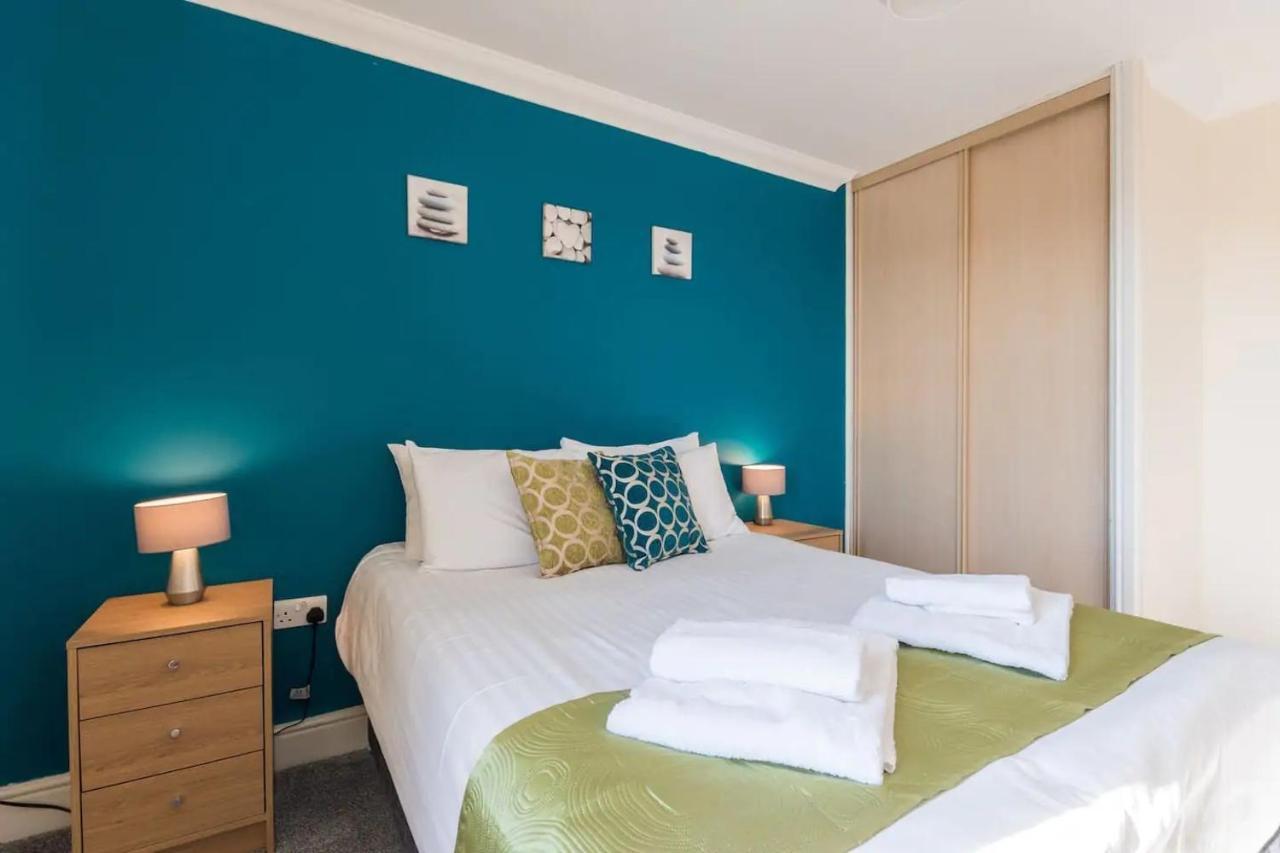 Godwin Court Apartments Swindon Ngoại thất bức ảnh