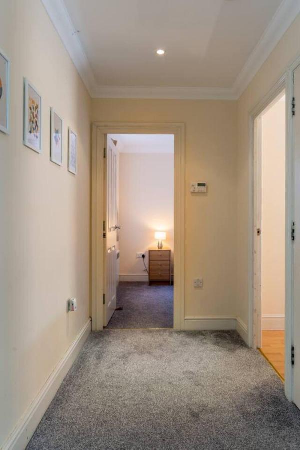 Godwin Court Apartments Swindon Ngoại thất bức ảnh