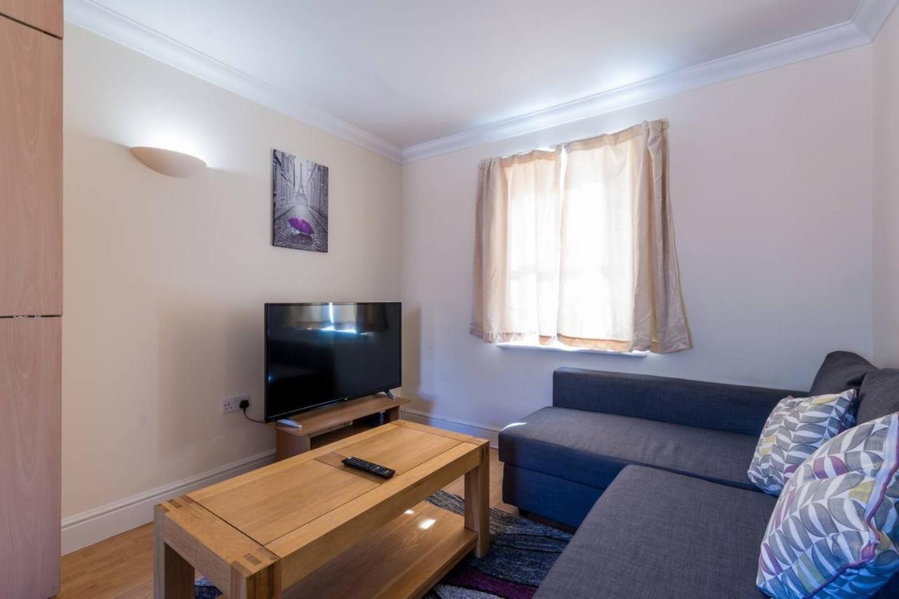 Godwin Court Apartments Swindon Ngoại thất bức ảnh