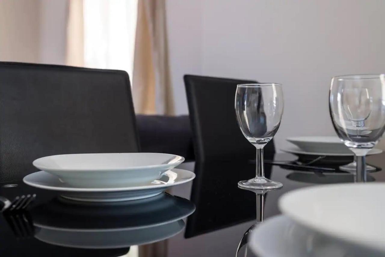 Godwin Court Apartments Swindon Ngoại thất bức ảnh