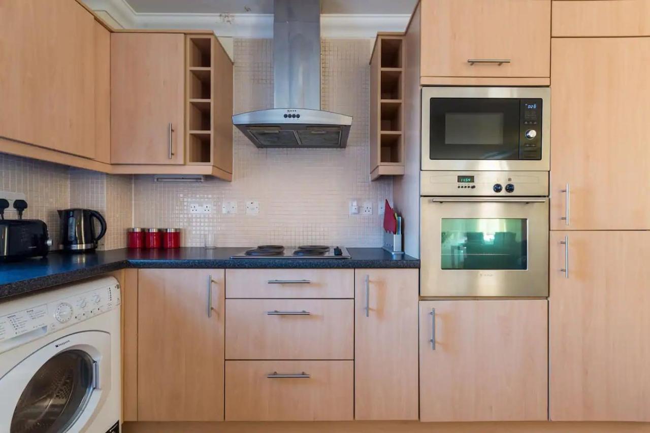 Godwin Court Apartments Swindon Ngoại thất bức ảnh