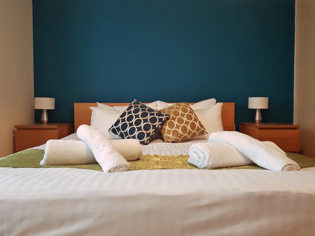 Godwin Court Apartments Swindon Ngoại thất bức ảnh